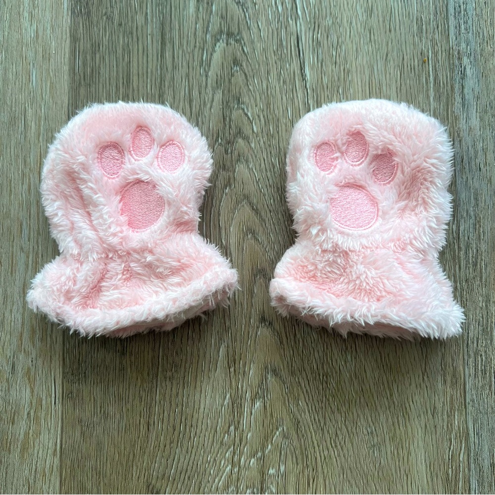 NWOT Magnetic Me Minky Paw mittens